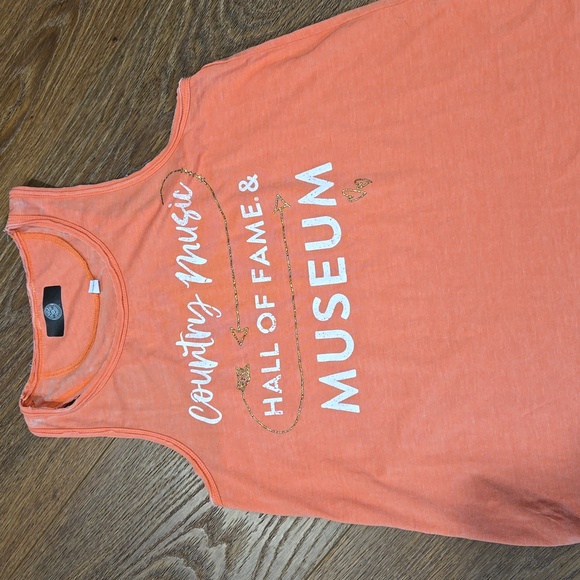 COUNTRY MUSIC HALL OF FAME NASHVILLE TANK.   #6446 - Picture 2 of 4